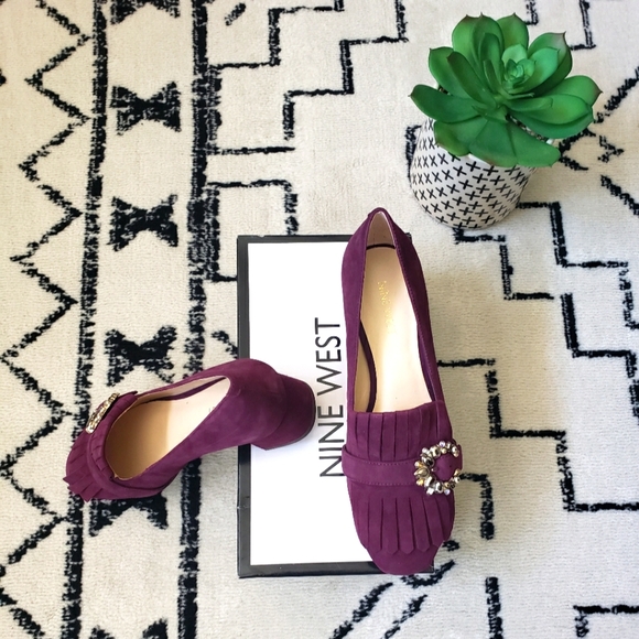 NINE WEST- Purple Jeweled Brooch Suede Loafers- NIB (Never Worn!) - Picture 2 of 4